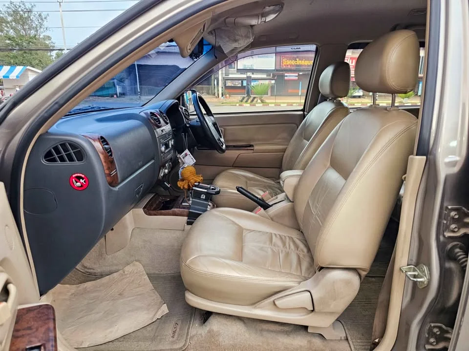 2006 Isuzu MU-7 2