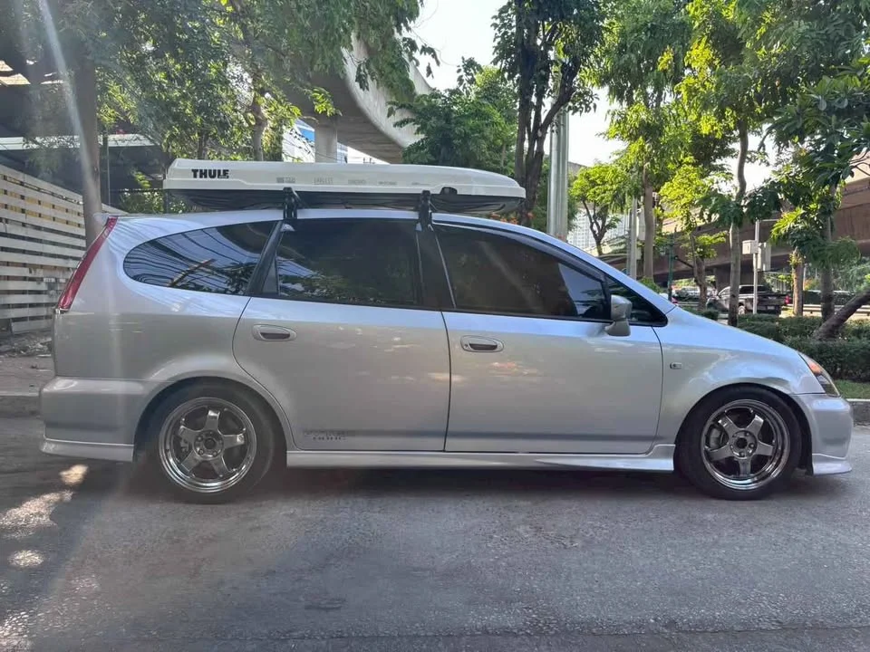 2003 Honda Stream I 3