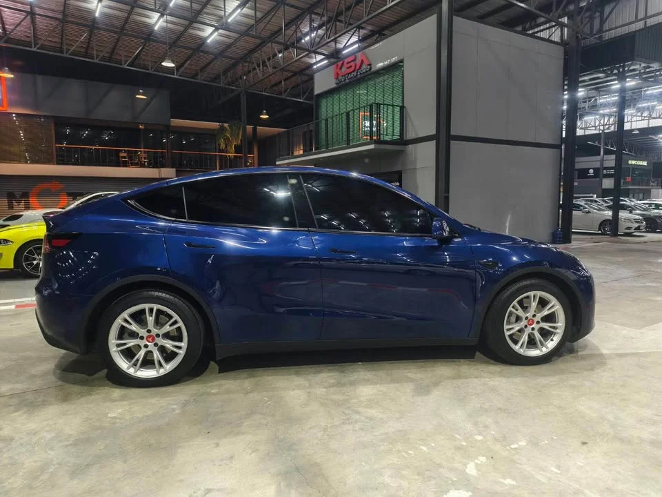 2023 Tesla Model Y 2
