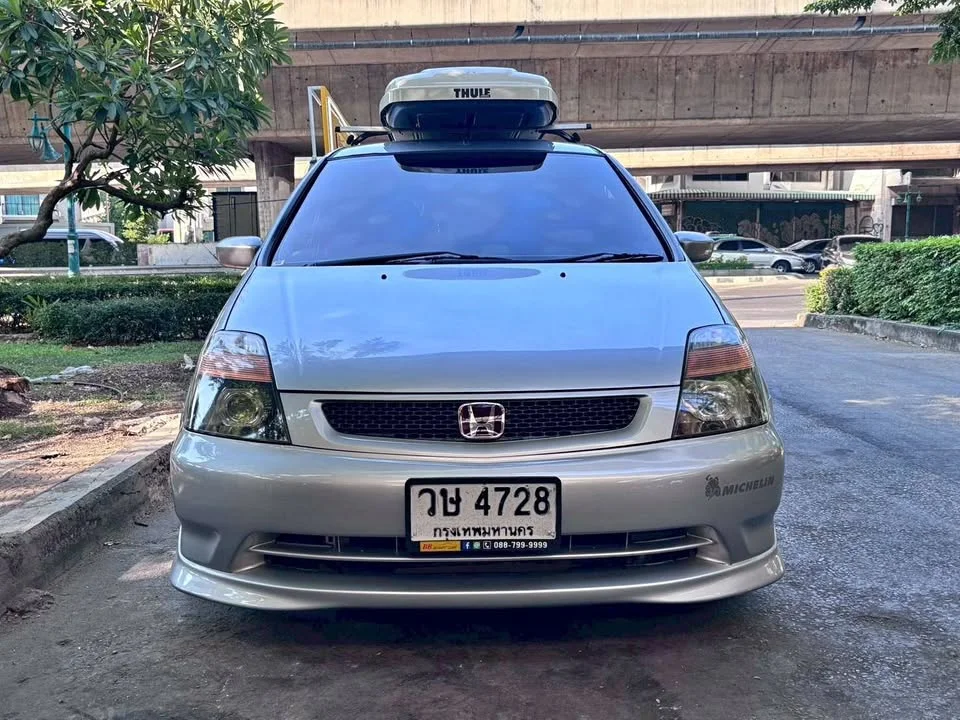 2003 Honda Stream I 3