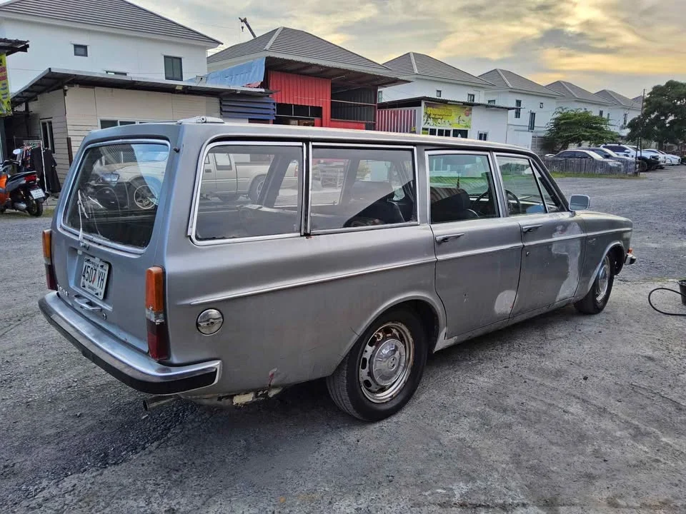1970 Volvo 200 Series 2