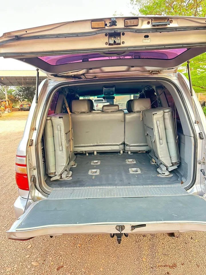 2002 Toyota Land Cruiser J100 3