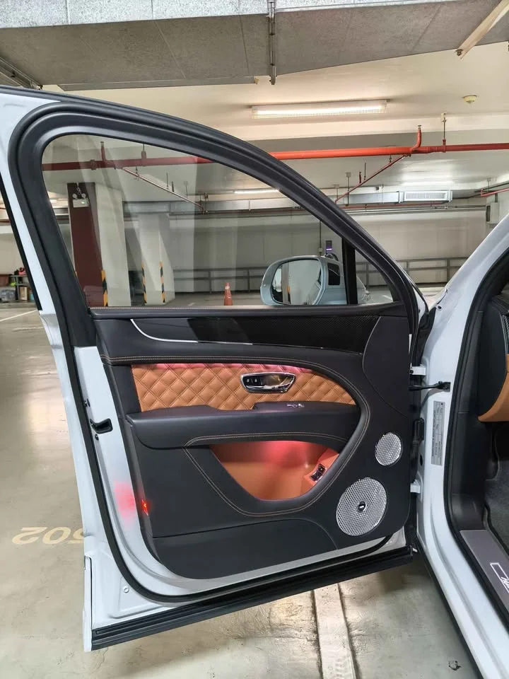 2022 Bentley Bentayga 2