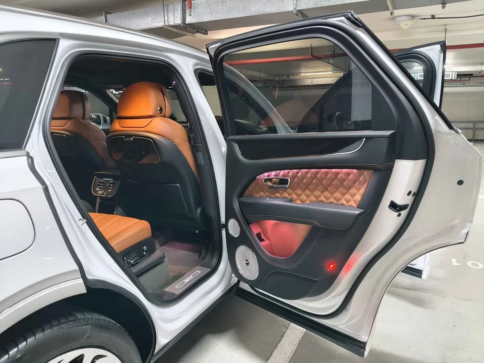2022 Bentley Bentayga 3