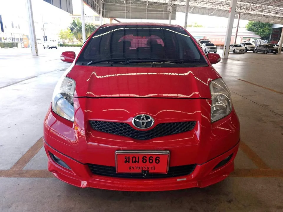 2010 Toyota Yaris II 2