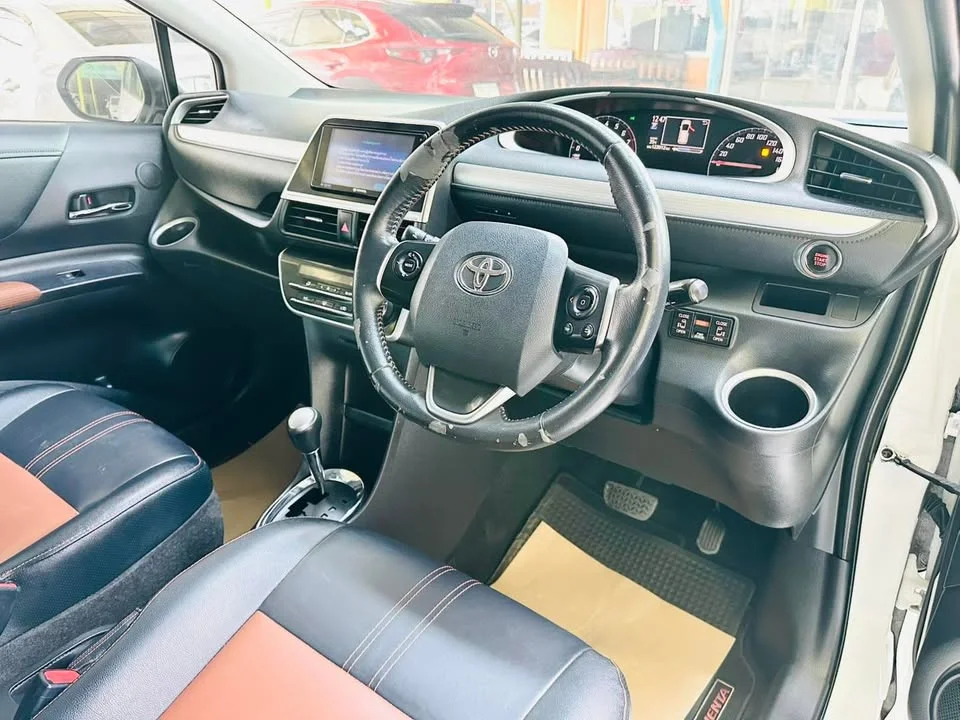 2018 Toyota Sienta II 2