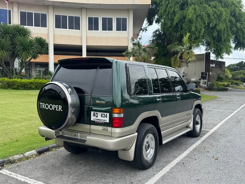 1996 Isuzu Trooper II 2