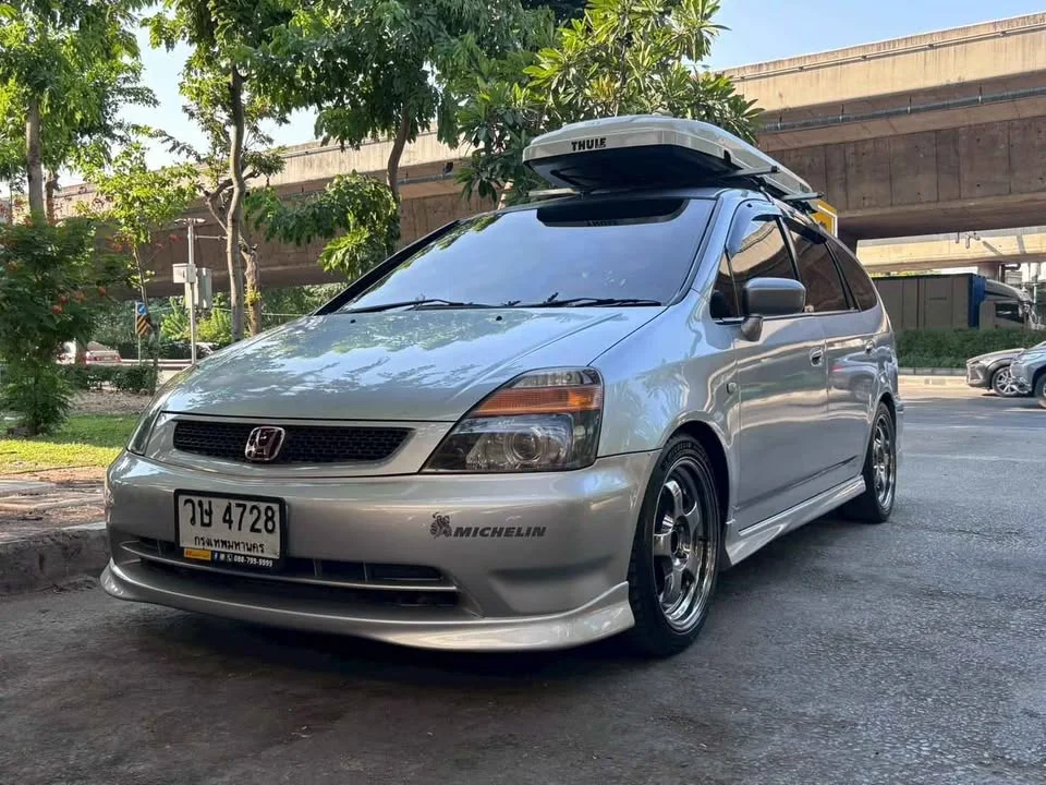 2003 Honda Stream I 3