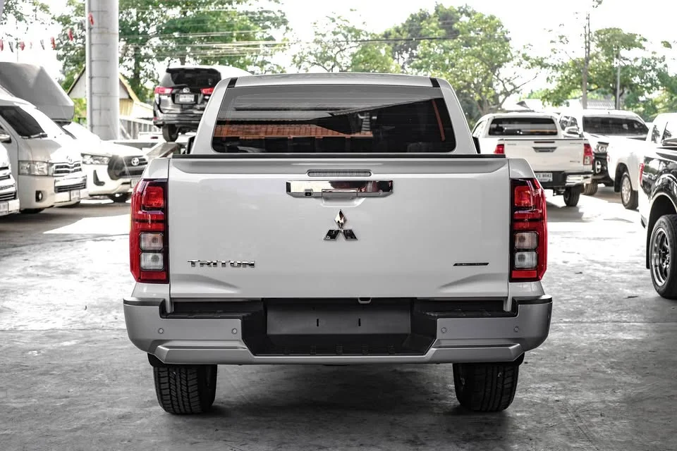 2023 Mitsubishi Triton VI 3