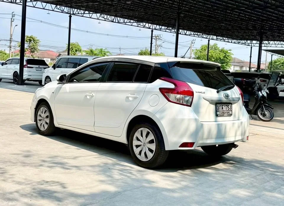 2015 Toyota Yaris III 2