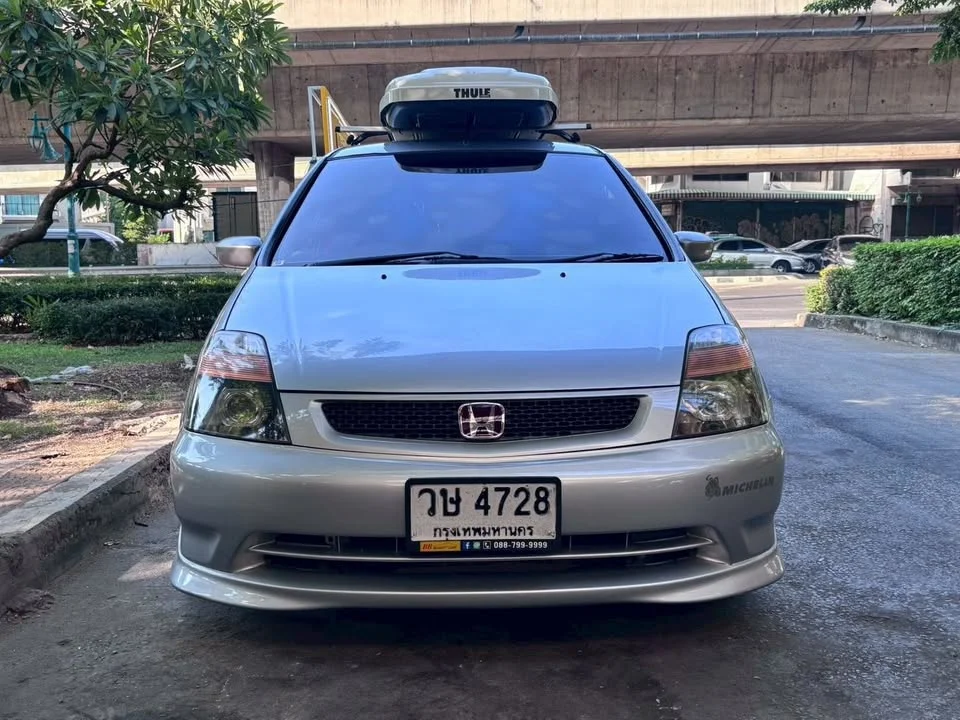 2003 Honda Stream I 3
