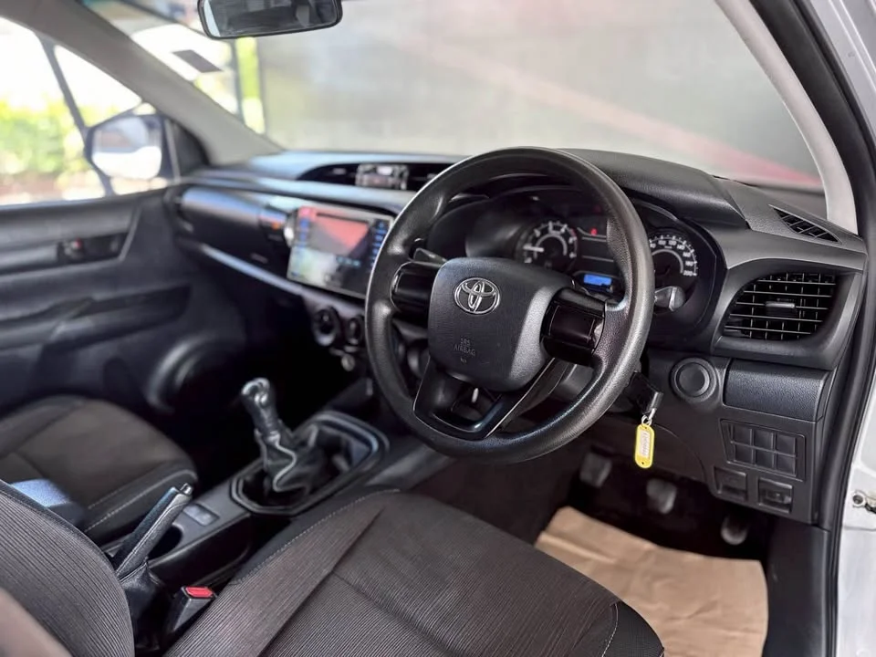 2017 Toyota Hilux VIII 2