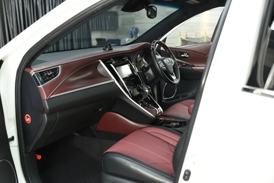 2014 Toyota Harrier III 2