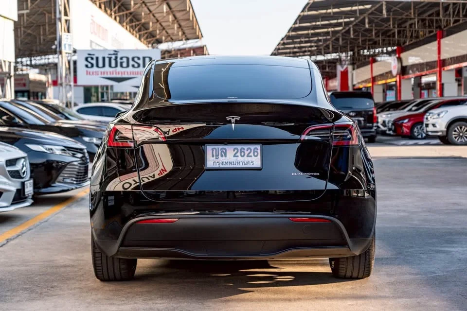 2023 Tesla Model Y 2
