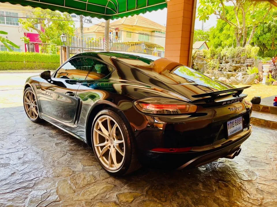 2017 Porsche 718 Boxster and Cayman IV 3