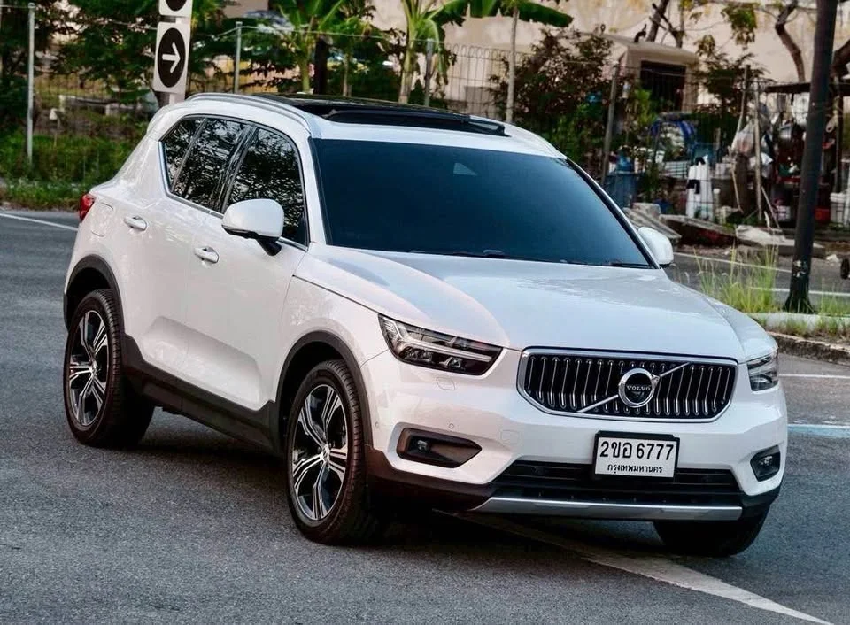2022 Volvo XC40 2
