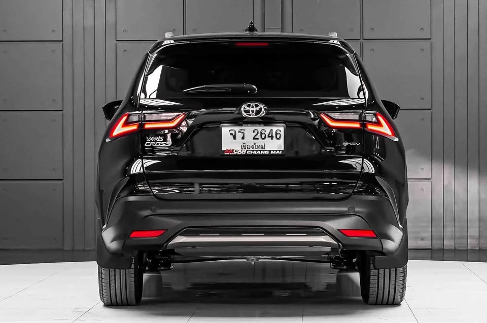 2025 Toyota Yaris Cross AC200 3