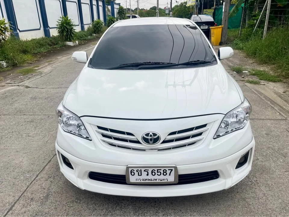 2010 Toyota Corolla Altis X (E140) 3
