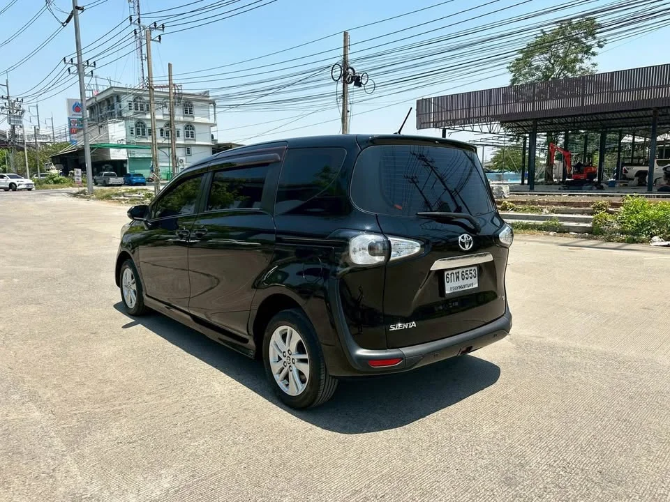 2017 Toyota Sienta II 3