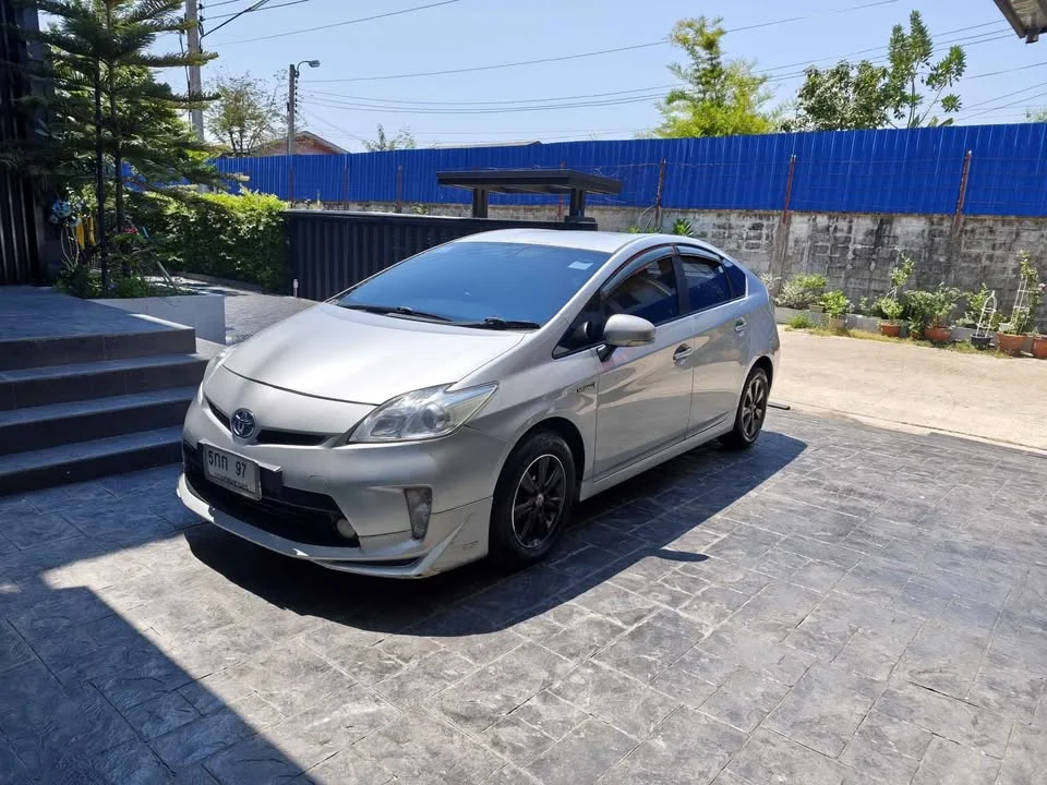 2012 Toyota Prius III 3