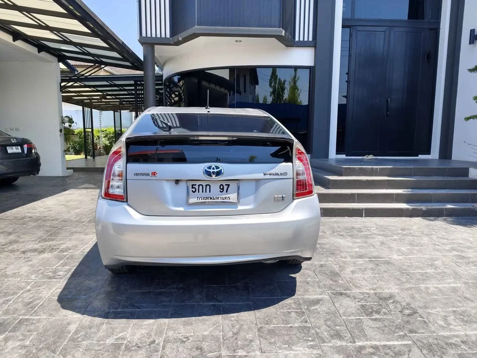 2012 Toyota Prius III 2