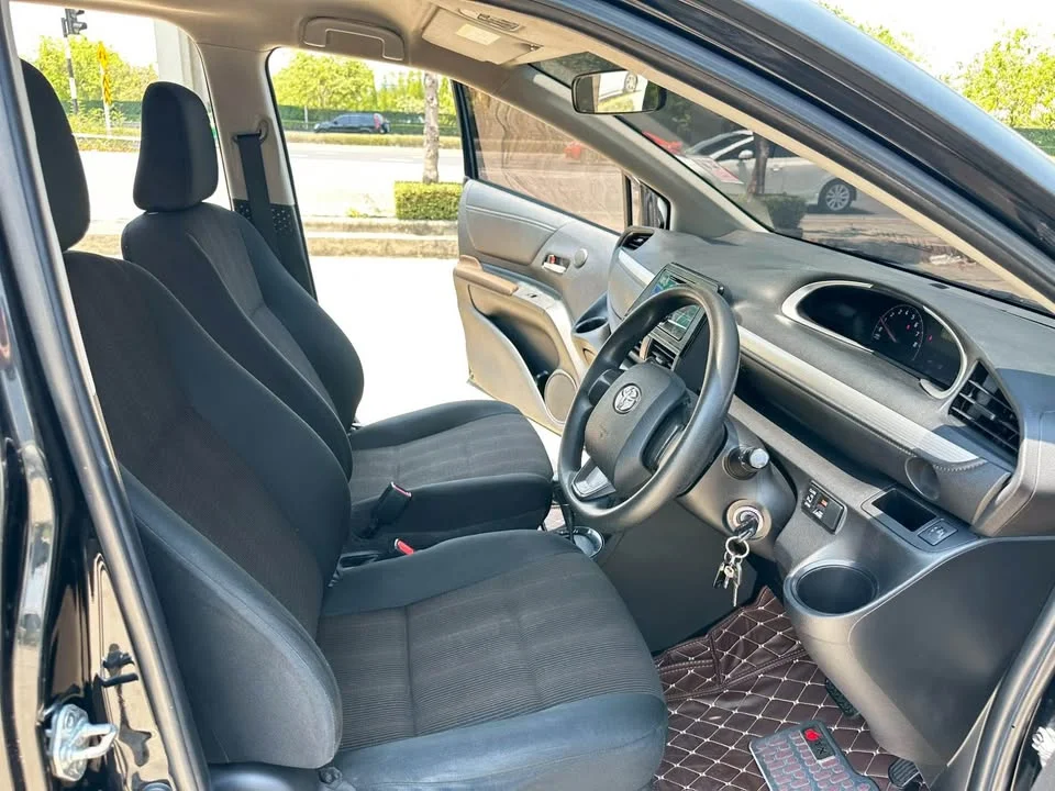 2017 Toyota Sienta II 3