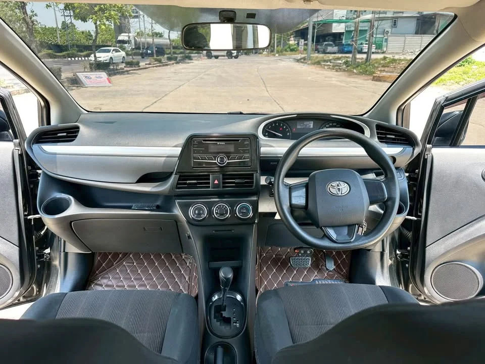 2017 Toyota Sienta II 2