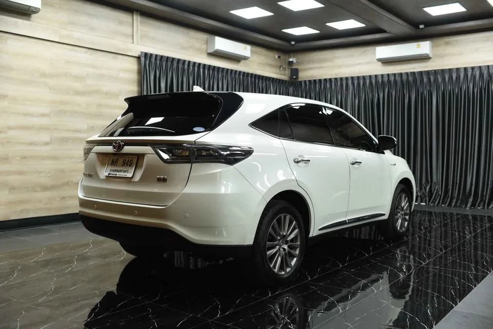 2014 Toyota Harrier III 2