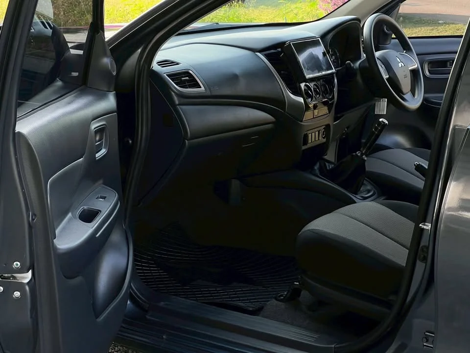 2022 Mitsubishi Triton V 3