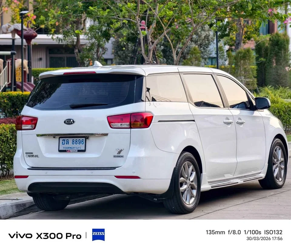 2015 Kia Carnival III 3