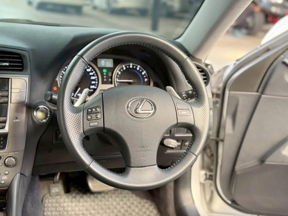 2010 Lexus IS II 2