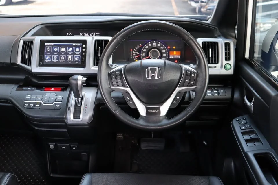 2014 Honda Stepwgn IV 2