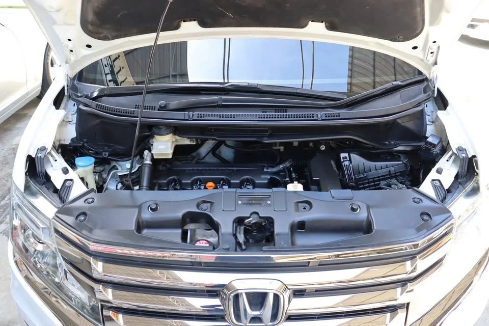 2014 Honda Stepwgn IV 3