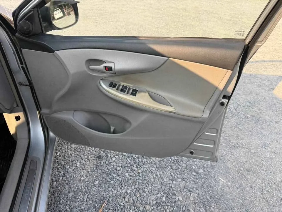 2014 Toyota Corolla Altis X (E140) 3