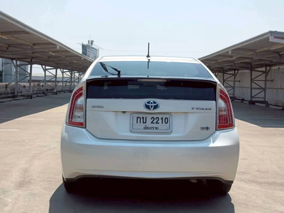 2013 Toyota Prius III 3