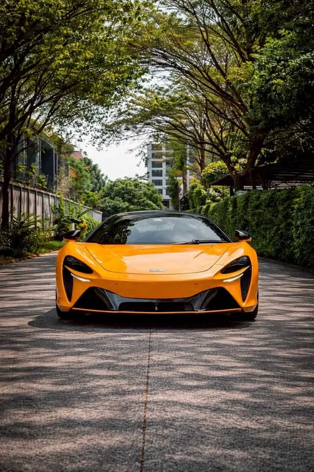 2025 McLaren Artura 2