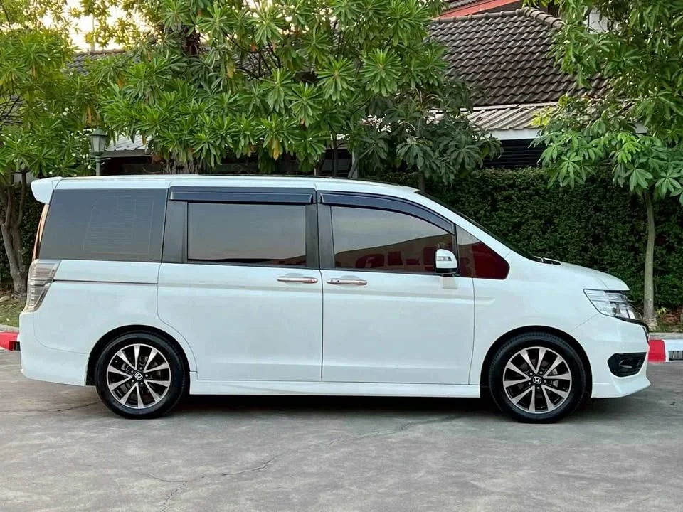 2013 Honda Stepwgn IV 3