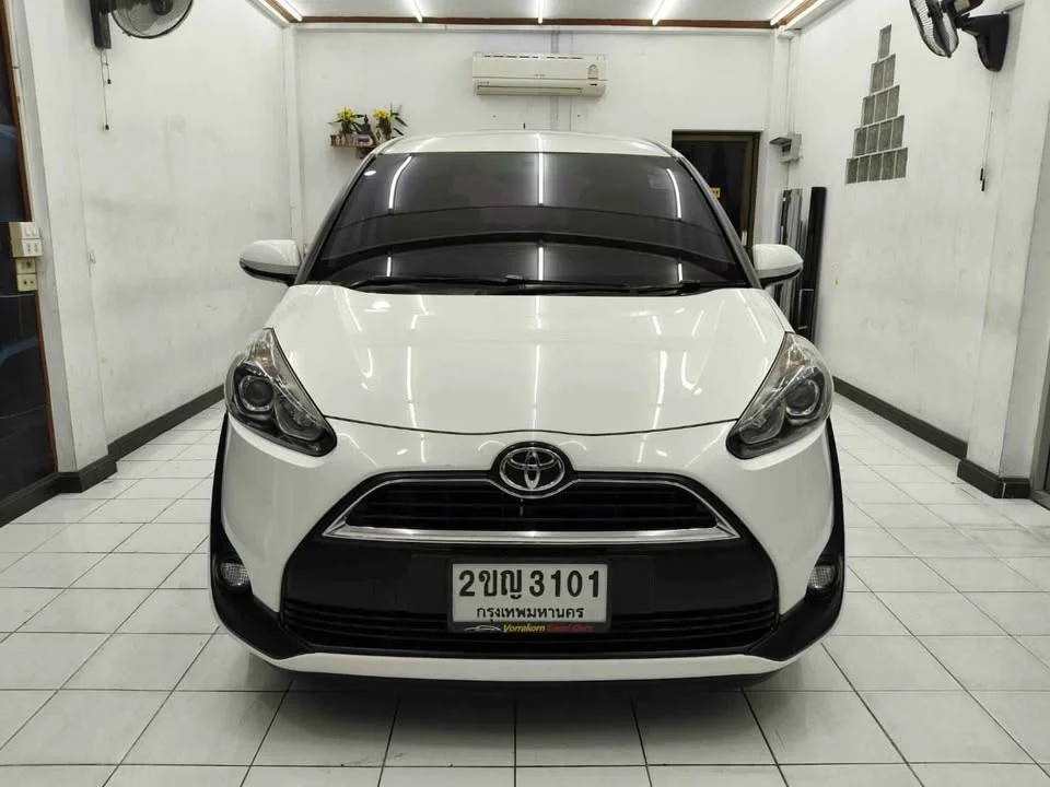 2017 Toyota Sienta II 3