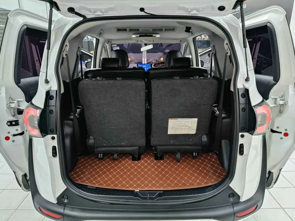 2017 Toyota Sienta II 2