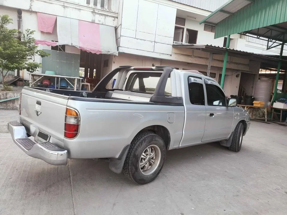 2000 Mazda 2500 Fighter V 3