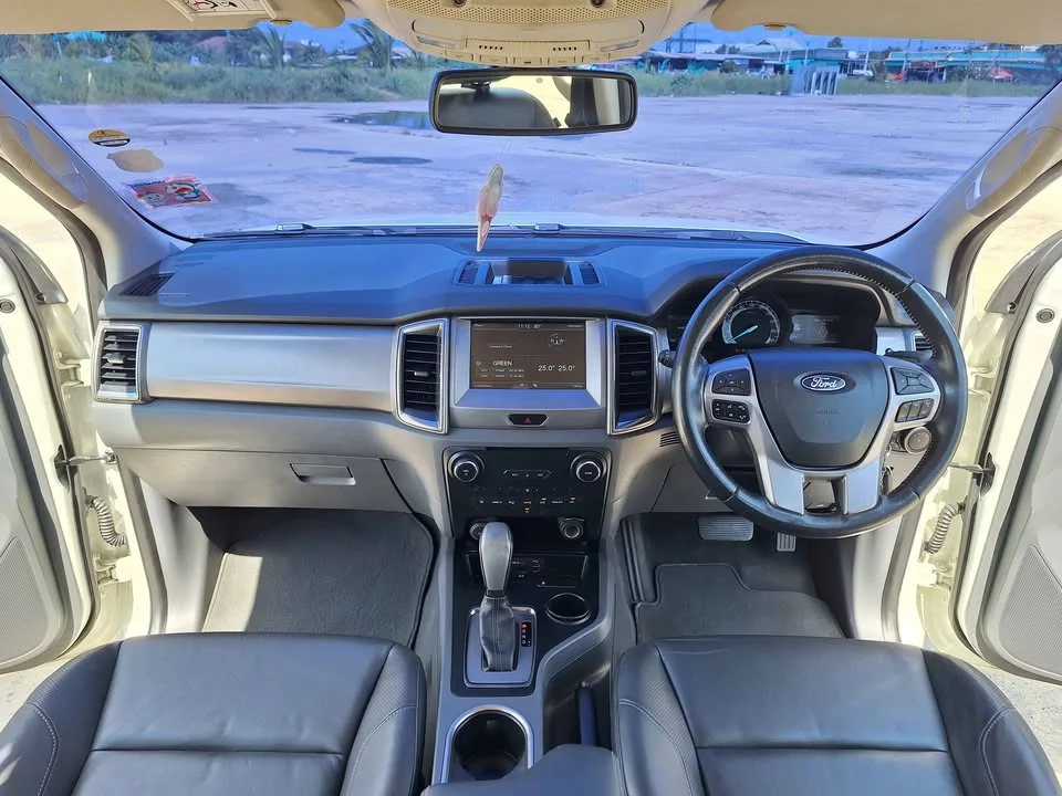 2016 Ford Everest II 2
