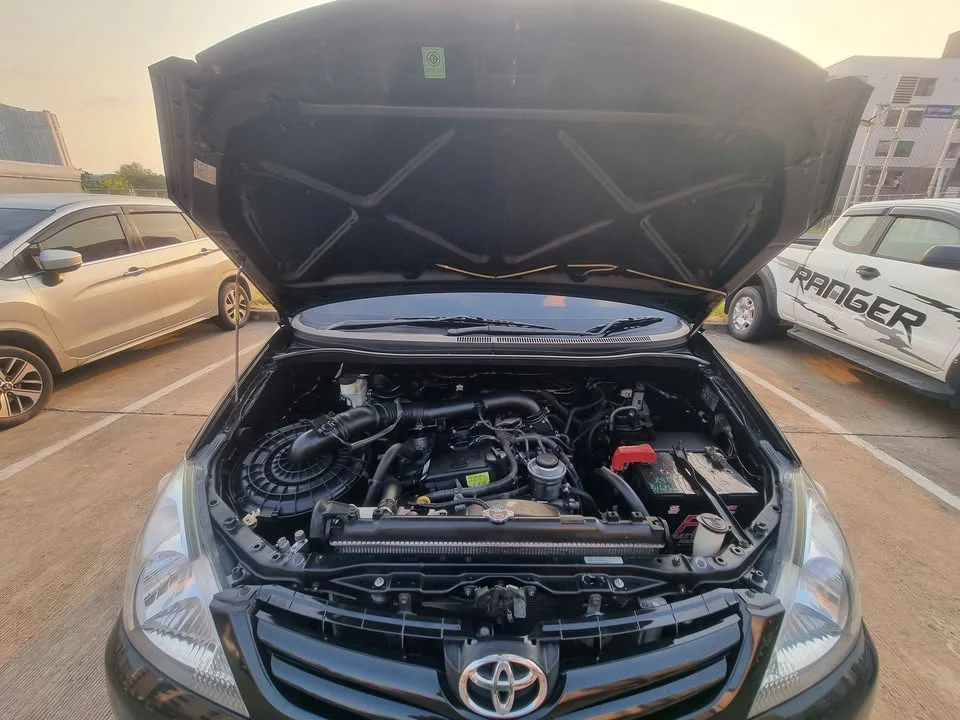 2010 Toyota Innova I 3