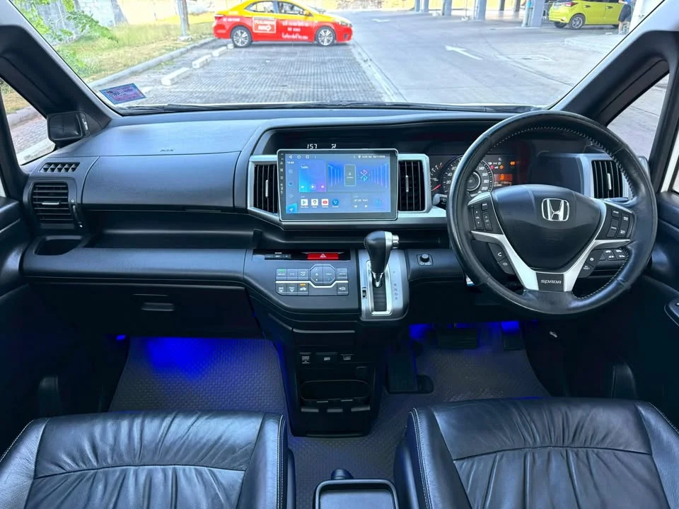 2014 Honda Stepwgn IV 3