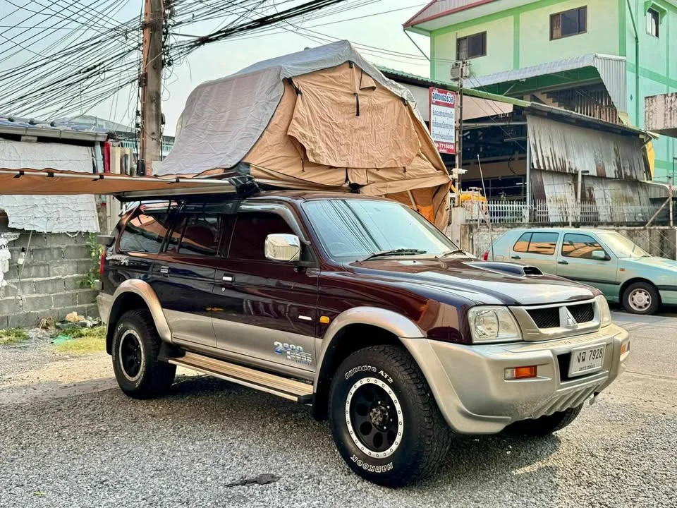 2004 Mitsubishi Strada G-Wagon 2