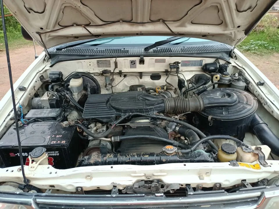 2001 Toyota Hilux Tiger VI 3