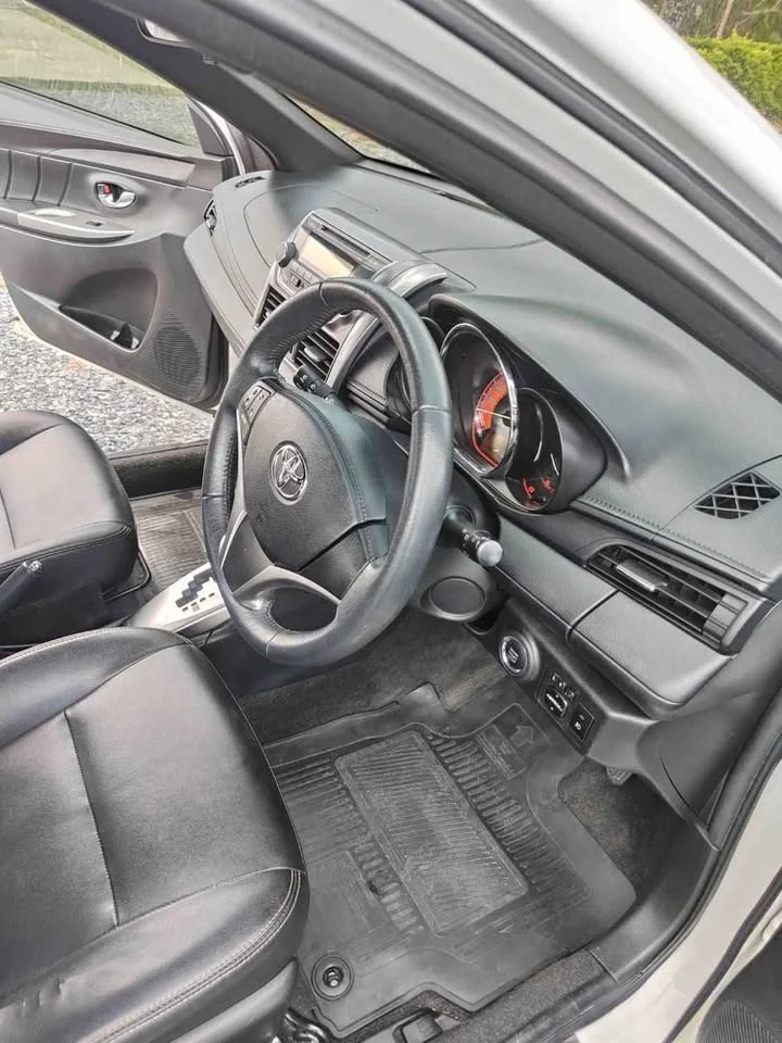 2015 Toyota Yaris III 2