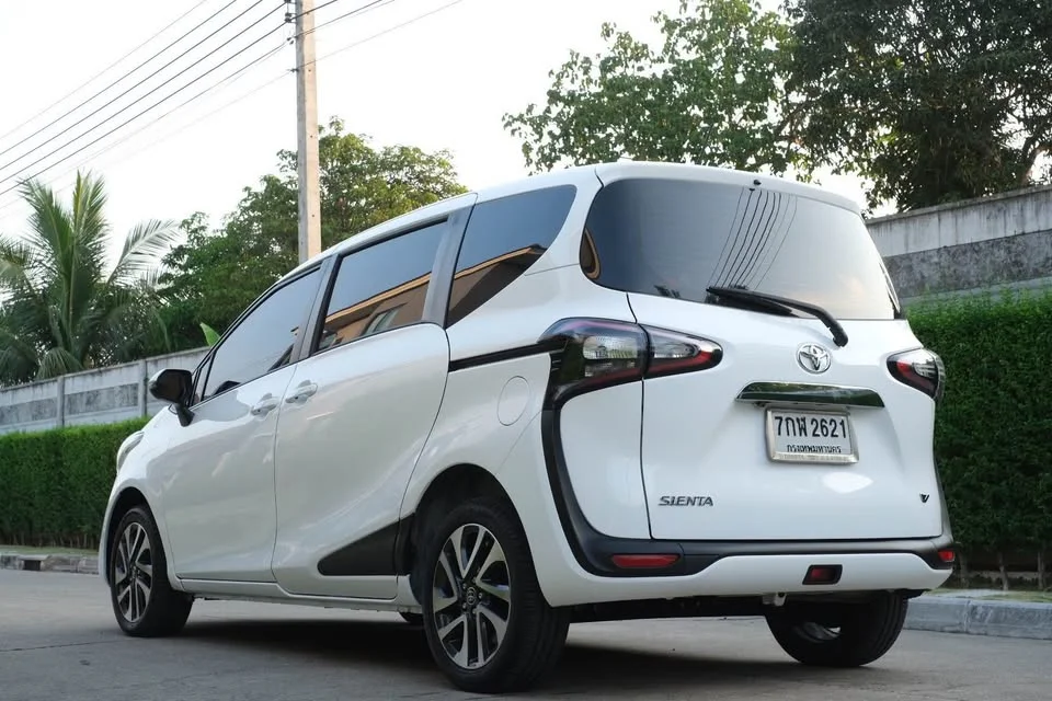 2018 Toyota Sienta II 3