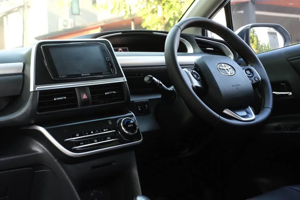 2018 Toyota Sienta II 2