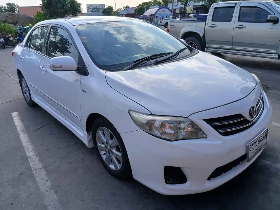 2013 Toyota Corolla Altis X (E140) 3