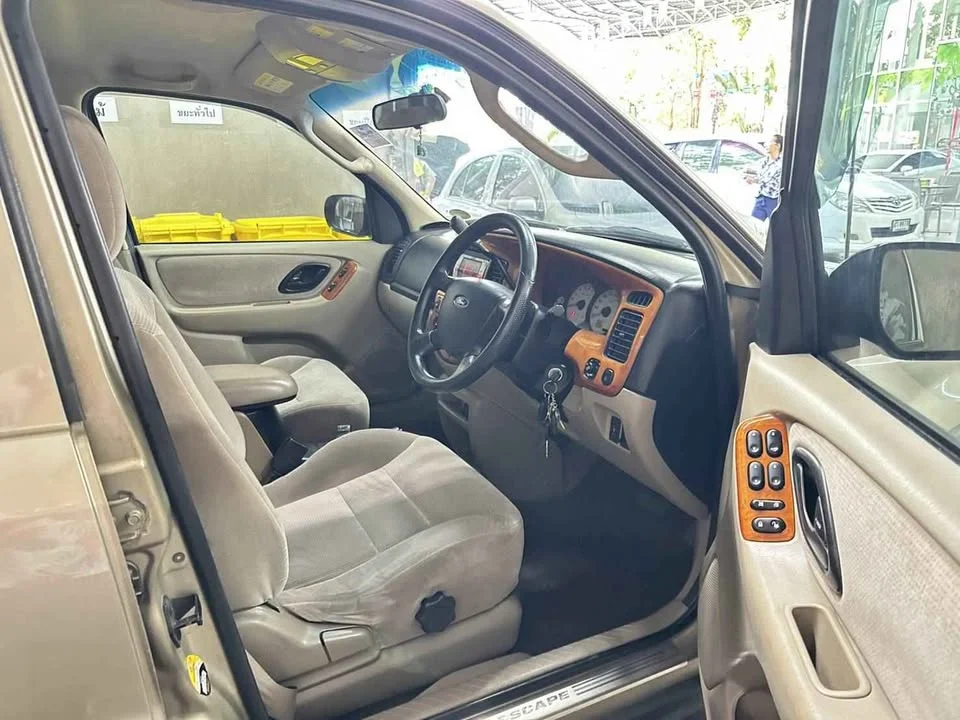 2005 Ford Escape I 3